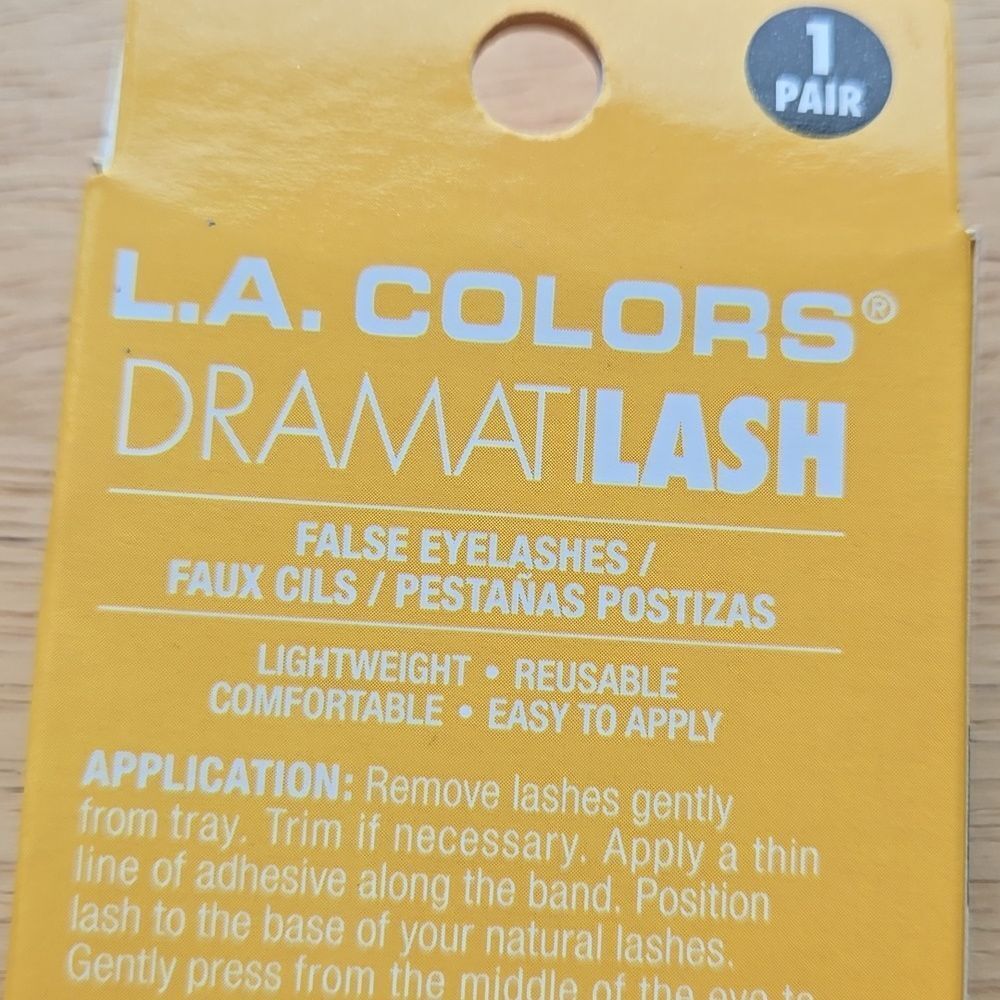 L.A. Colors DramatiLash Dainty False Eyelashes Beauty Women Makeup Pair Eye Lash - Picture 7 of 15